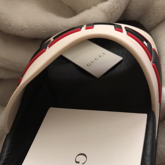 (NWT) women’s Gucci slides, size10 - Picture 4 of 9